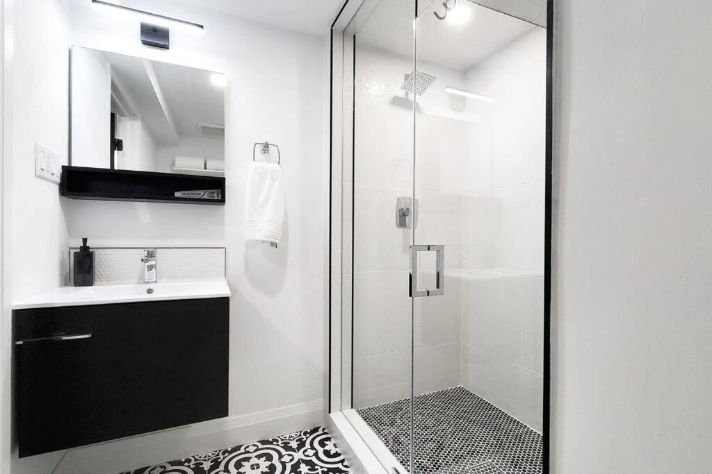 Renovated Guest Suite Near The Lake & High Park In Toronto! Εξωτερικό φωτογραφία