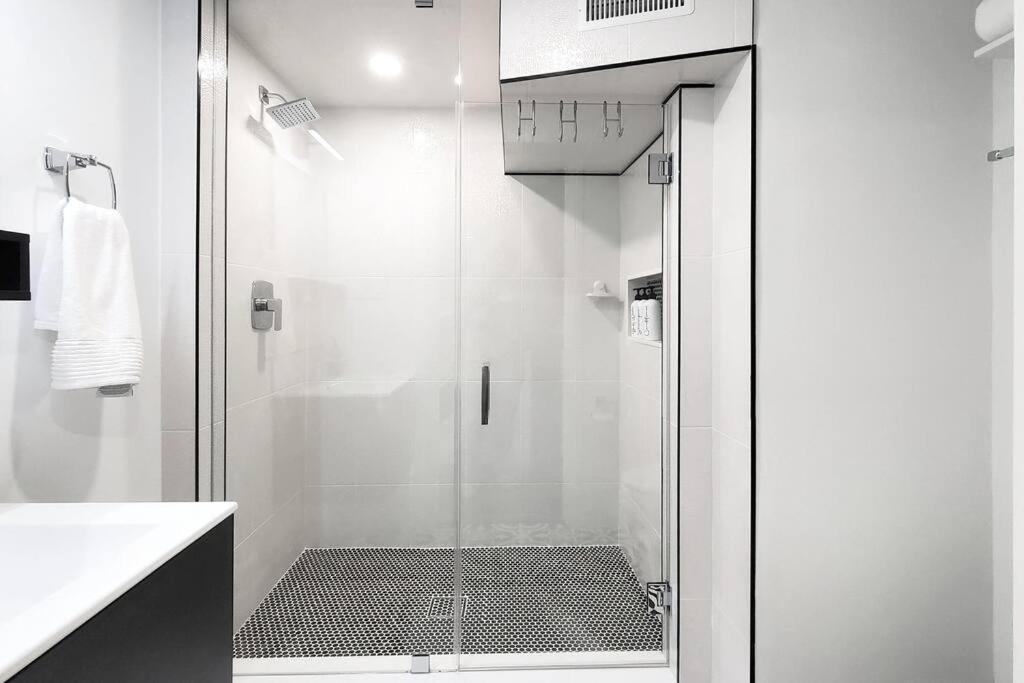 Renovated Guest Suite Near The Lake & High Park In Toronto! Εξωτερικό φωτογραφία