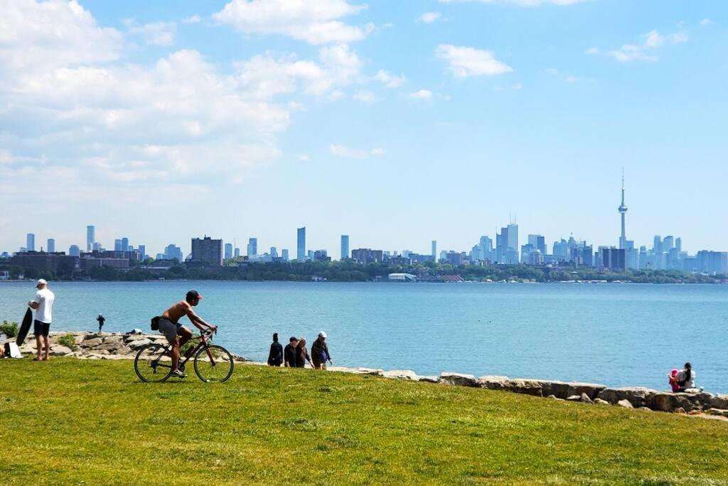 Renovated Guest Suite Near The Lake & High Park In Toronto! Εξωτερικό φωτογραφία