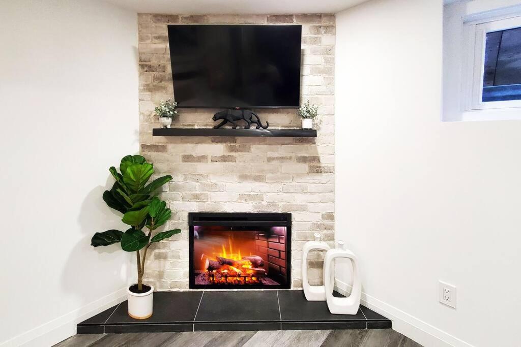 Renovated Guest Suite Near The Lake & High Park In Toronto! Εξωτερικό φωτογραφία