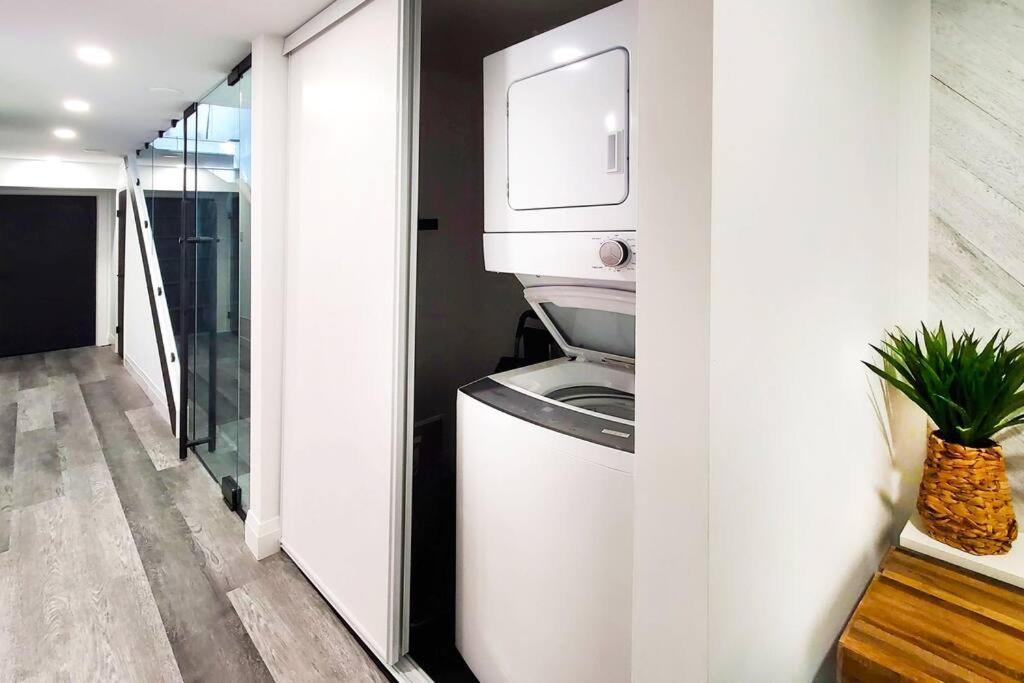 Renovated Guest Suite Near The Lake & High Park In Toronto! Εξωτερικό φωτογραφία